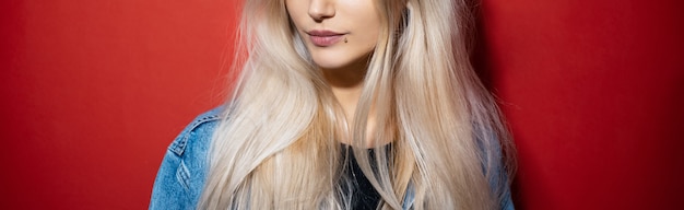 Jak bezpiecznie rozjaśnić ciemny blond bez uszkodzenia włosów?