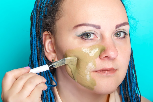 Czy peeling enzymatyczny szczypie podczas zabiegu?