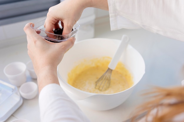 Jak zrobić domowy peeling do skóry głowy, by zadbać o włosy?
