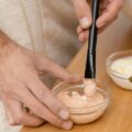 Jak zrobić peeling enzymatyczny w domu bez zbędnych komplikacji?