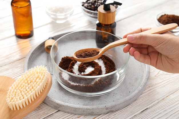 Jak zrobić peeling kawowy na włosy i czy warto go wypróbować?
