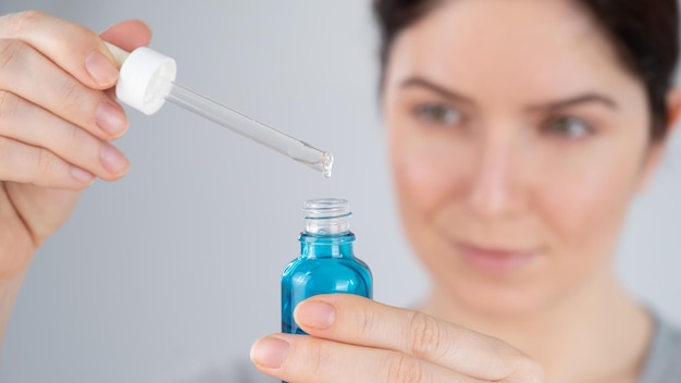 Serum z kwasem hialuronowym jak stosować, by cieszyć się gładką skórą?