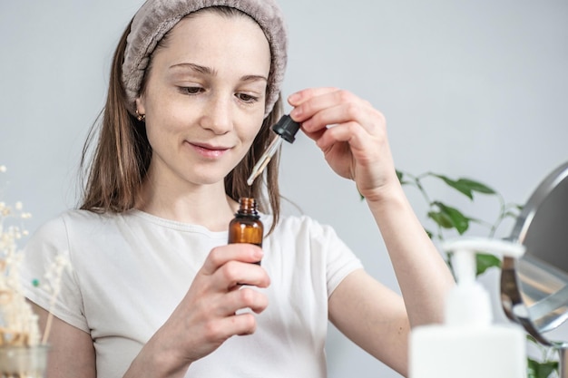 Czy olejek rycynowy pomaga na porost włosów?