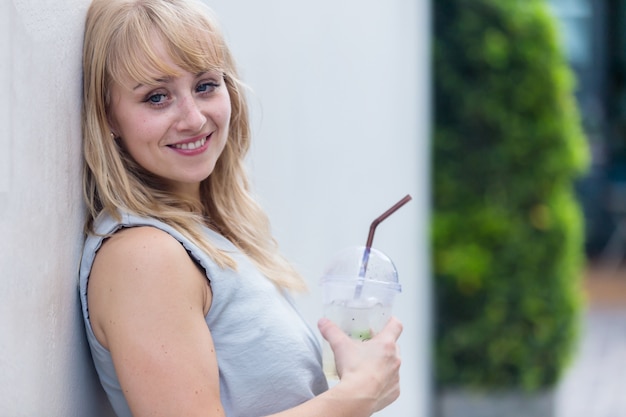 Na co pomaga picie kolagenu i jakie są jego korzyści?