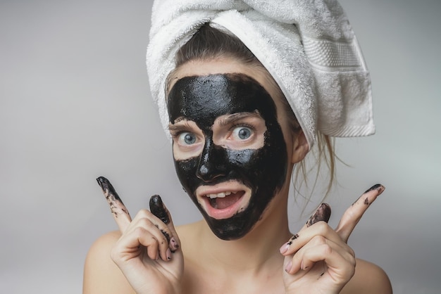 Czarna maska na wągry jak stosować, by poprawić wygląd skóry?