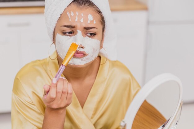 Jak często stosować peeling do twarzy, by nie zaszkodzić skórze?