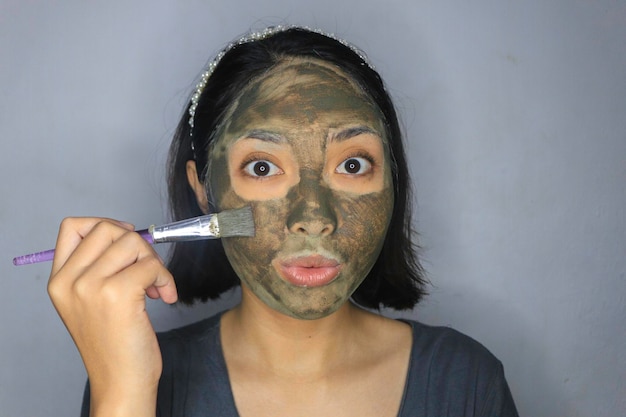 Jak zadbać o twarz po zabiegach kwasowych?