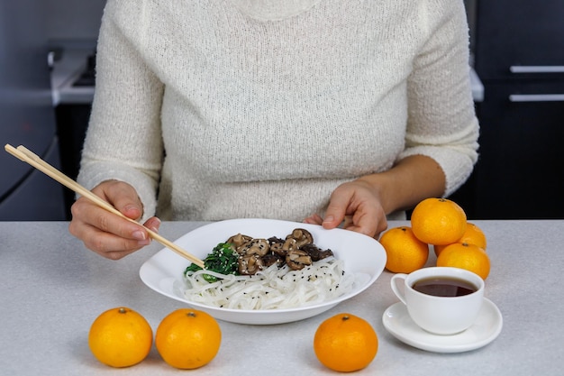 Dieta dla zdrowych stawów - jakie produkty wzmacniają ich kondycję?