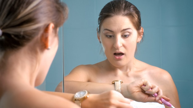 Jak usunąć martwy naskórek bez podrażnień?